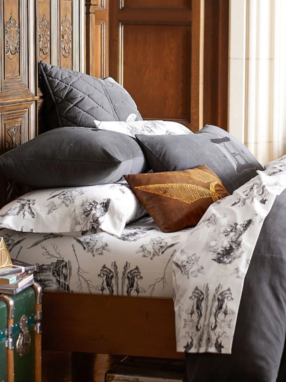 Pottery Barn Teen Harry Potter Etched Scenes Sheet Set - Size Twin XL(like new!)